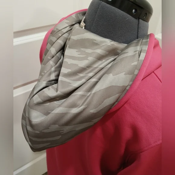 Under Armour Pink & Camo Hoodie - Picture 8 of 12